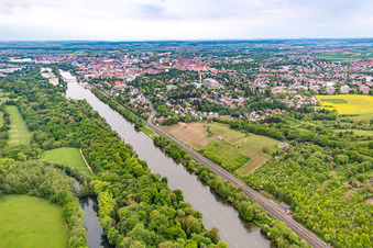 Vue aérienne de Mainleite et Beerhüterturm à Schweinfurt dans le département Bavière, Allemagne