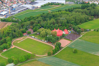 Vue aérienne de Centre de sports et de loisirs Sennfeld à Sennfelder See à Sennfeld dans le département Bavière, Allemagne
