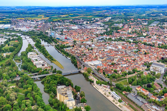 Vue aérienne de Île principale avec Cramer-Mühle GmbH & Co. KG à Schweinfurt dans le département Bavière, Allemagne