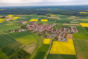 Vue aérienne de Quartier Ebertshausen in Üchtelhausen dans le département Bavière, Allemagne