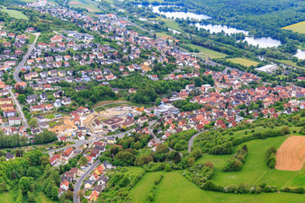 Vue aérienne de Rue Hofheimer à Schonungen dans le département Bavière, Allemagne