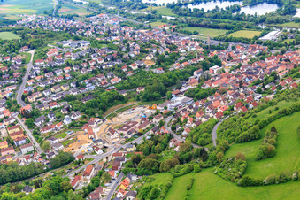 Vue aérienne de Rue Hofheimer à Schonungen dans le département Bavière, Allemagne