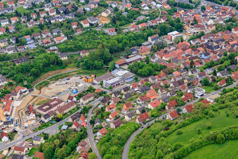 Vue oblique de Rue Hofheimer à Schonungen dans le département Bavière, Allemagne