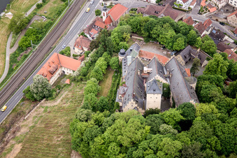 Vue aérienne de Complexe du château du Schloss Schloss Mainberg à le quartier Mainberg in Schonungen dans le département Bavière, Allemagne