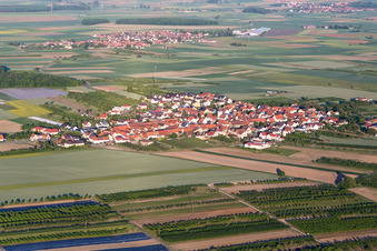Vue aérienne de Quartier Theilheim in Waigolshausen dans le département Bavière, Allemagne