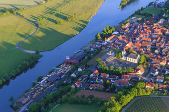 Photographie aérienne de Vue du village au ferry principal Wipfeld depuis le nord à Wipfeld dans le département Bavière, Allemagne