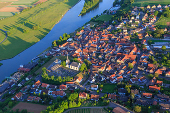 Vue oblique de Vue du village au ferry principal Wipfeld depuis le nord à Wipfeld dans le département Bavière, Allemagne