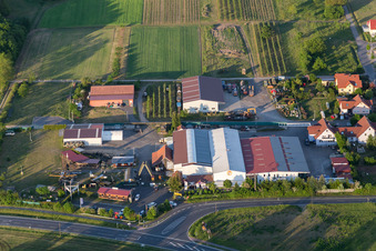 Vue aérienne de Espace extérieur avec avions et chars et ensemble de bâtiments du musée d'histoire militaire et contemporaine à Stammheim à le quartier Stammheim in Kolitzheim dans le département Bavière, Allemagne