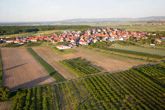 Vue aérienne de Quartier Lindach in Kolitzheim dans le département Bavière, Allemagne