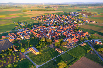 Photographie aérienne de Vue du village depuis le nord-est à Kolitzheim dans le département Bavière, Allemagne