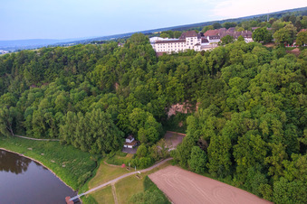Photographie aérienne de MUSÉE DU CHÂTEAU DE FÜRSTENBERG au-dessus de la Weser à Fürstenberg dans le département Basse-Saxe, Allemagne