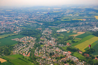 Vue aérienne de Vue de la ville depuis le sud à le quartier Spork-Eichholz in Detmold dans le département Rhénanie du Nord-Westphalie, Allemagne
