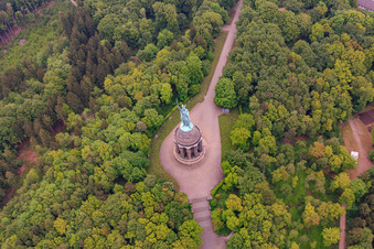 Monument Hermann à le quartier Hiddesen in Detmold dans le département Rhénanie du Nord-Westphalie, Allemagne d'en haut