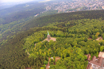 Monument Hermann à le quartier Hiddesen in Detmold dans le département Rhénanie du Nord-Westphalie, Allemagne hors des airs
