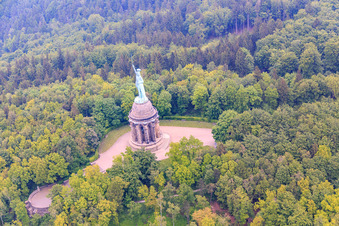 Monument Hermann à le quartier Hiddesen in Detmold dans le département Rhénanie du Nord-Westphalie, Allemagne vue d'en haut
