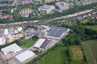 Vue aérienne de Zone industrielle et implantation d'entreprise, y compris le discounter de rénovation tedox Hameln à le quartier Afferde in Hameln dans le département Basse-Saxe, Allemagne