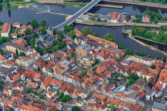 Vue aérienne de Bäckerstraße, Münster Saint-Boniface et Papenschule à Hameln dans le département Basse-Saxe, Allemagne