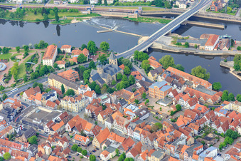 Vue aérienne de Münster Saint-Boniface et Papenschule à Papenstr à Hameln dans le département Basse-Saxe, Allemagne