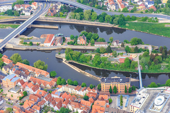 Vue aérienne de Île de la Weser Werder avec Werderpark et Inselwerft Start Up & Co Working à Hameln dans le département Basse-Saxe, Allemagne