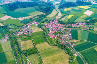Vue aérienne de Quartier Vernawahlshausen in Wesertal dans le département Hesse, Allemagne