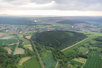 Vue aérienne de Boucle courbe des berges de la rivière Schwülme à Bodenfelde dans le département Basse-Saxe, Allemagne