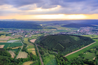 Vue aérienne de Boucle courbe de la Weser à Bodenfelde dans le département Basse-Saxe, Allemagne