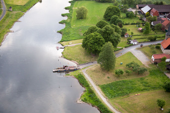 Photographie aérienne de Bac Weser Wahmbeck à le quartier Wahmbeck in Bodenfelde dans le département Basse-Saxe, Allemagne