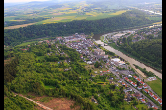Vue aérienne de Vue de la ville sur la Weser depuis le nord-est à Bad Karlshafen dans le département Hesse, Allemagne