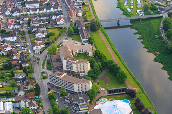Vue aérienne de Cliniques spécialisées Carolinum Dr. Ebel à Bad Karlshafen dans le département Hesse, Allemagne
