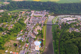 Vue aérienne de Cliniques spécialisées Weser-Therme et Carolinum Dr. Ebel à Bad Karlshafen dans le département Hesse, Allemagne