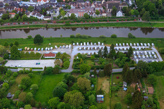 Vue aérienne de Place de parking pour camping-cars Flossplatz, Höxter à Höxter dans le département Rhénanie du Nord-Westphalie, Allemagne
