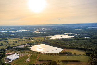 Vue aérienne de Faurecia Interior Systems GmbH au Baggersee à Hagenbach dans le département Rhénanie-Palatinat, Allemagne