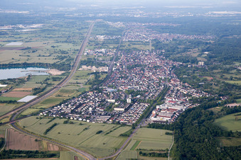 Vue aérienne de Du nord à Durmersheim dans le département Bade-Wurtemberg, Allemagne