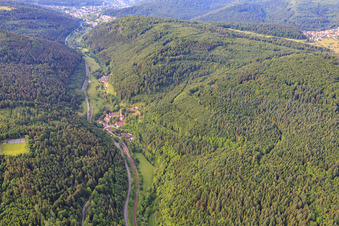 Vue aérienne de Ruines du monastère de Frauenalb à le quartier Schielberg in Marxzell dans le département Bade-Wurtemberg, Allemagne