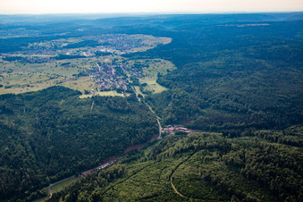 Vue aérienne de Quartier Langenalb in Straubenhardt dans le département Bade-Wurtemberg, Allemagne