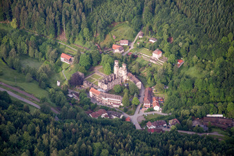 Vue aérienne de Ensemble de bâtiments des ruines du monastère dans le quartier de Frauenalb à le quartier Schielberg in Marxzell dans le département Bade-Wurtemberg, Allemagne