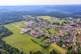 Vue aérienne de Friedenstr à Dobel dans le département Bade-Wurtemberg, Allemagne