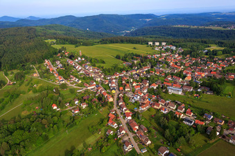 Vue aérienne de Tour d'observation « Ancien château d'eau » sur Höhenstr à Dobel dans le département Bade-Wurtemberg, Allemagne