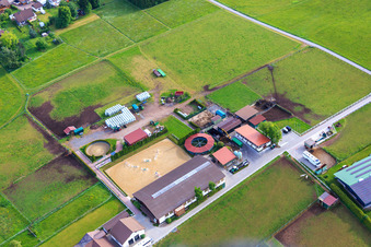 Enregistrement par drone de Haras Dobel à Dobel dans le département Bade-Wurtemberg, Allemagne