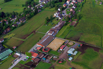 Vue aérienne de Haras Dobel à Dobel dans le département Bade-Wurtemberg, Allemagne