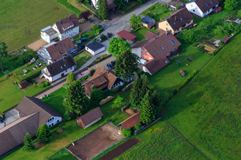 Vue aérienne de Rue Schwabhausen à Dobel dans le département Bade-Wurtemberg, Allemagne