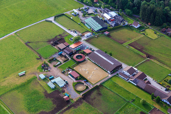 Haras Dobel à Dobel dans le département Bade-Wurtemberg, Allemagne vue du ciel
