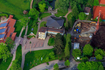 Vue aérienne de Administration du spa Dobel au parc thermal à Dobel dans le département Bade-Wurtemberg, Allemagne