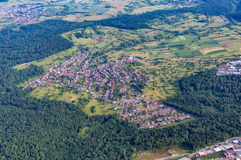 Vue aérienne de Quartier Arnbach in Neuenbürg dans le département Bade-Wurtemberg, Allemagne