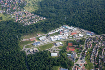 Vue aérienne de Zone industrielle de Daimlerstr à Neuenbürg dans le département Bade-Wurtemberg, Allemagne