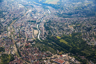Vue aérienne de Vue de la ville depuis l'ouest sur l'Enz à le quartier Brötzingen in Pforzheim dans le département Bade-Wurtemberg, Allemagne
