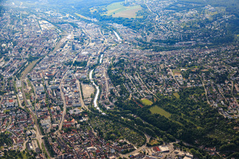 Vue aérienne de Vue de la ville depuis l'ouest sur l'Enz à le quartier Brötzingen in Pforzheim dans le département Bade-Wurtemberg, Allemagne