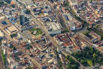 Vue aérienne de Goethestraße avec la galerie Schlössle à le quartier Weststadt in Pforzheim dans le département Bade-Wurtemberg, Allemagne