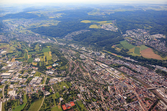 Vue aérienne de Zone industrielle entre Redtenbacherstraße et Eutinger Straße (B10) à le quartier Nordstadt in Pforzheim dans le département Bade-Wurtemberg, Allemagne