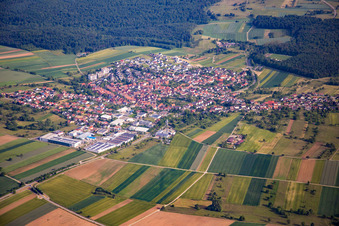 Vue aérienne de Village - Vue à le quartier Göbrichen in Neulingen dans le département Bade-Wurtemberg, Allemagne